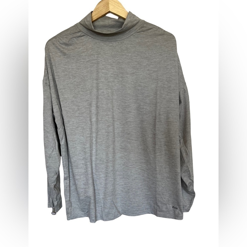 NWOT Zuda Light Grey Mock Neck Long Sleeve Active Top with Cinched Sleeves